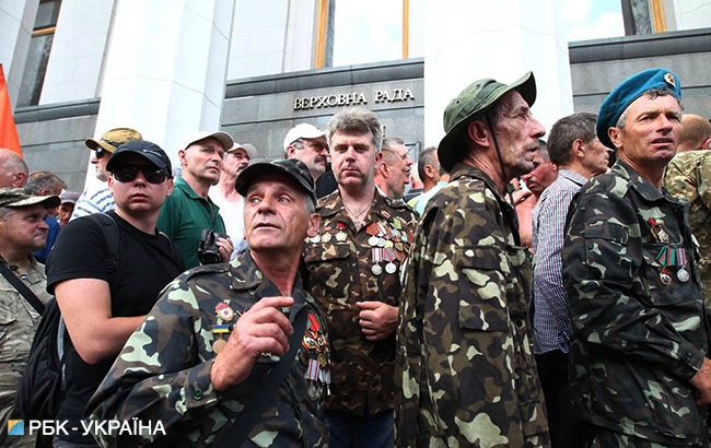 В Верховную раду около часа не пускают журналистов