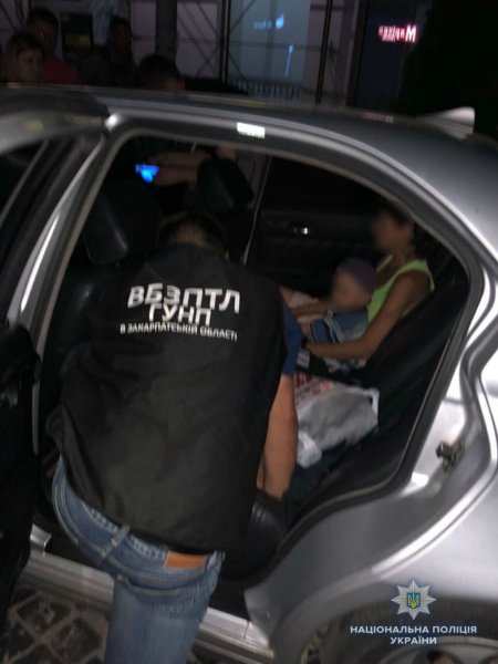 В Мукачево полиция задержала женщину, которая пыталась продать собственного ребенка