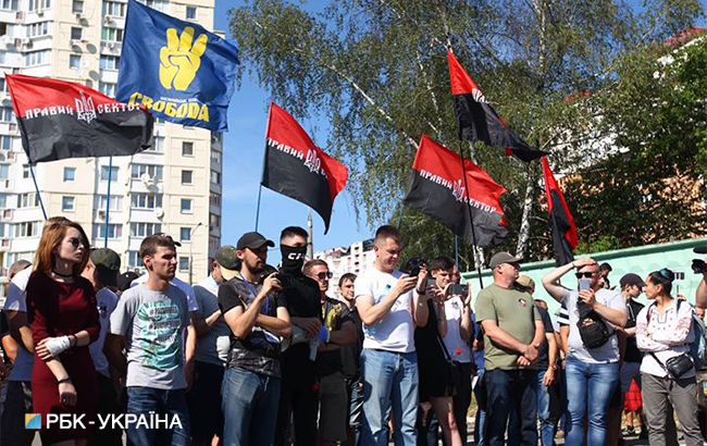 В Киеве представители правых организаций пикетируют патрульную полицию