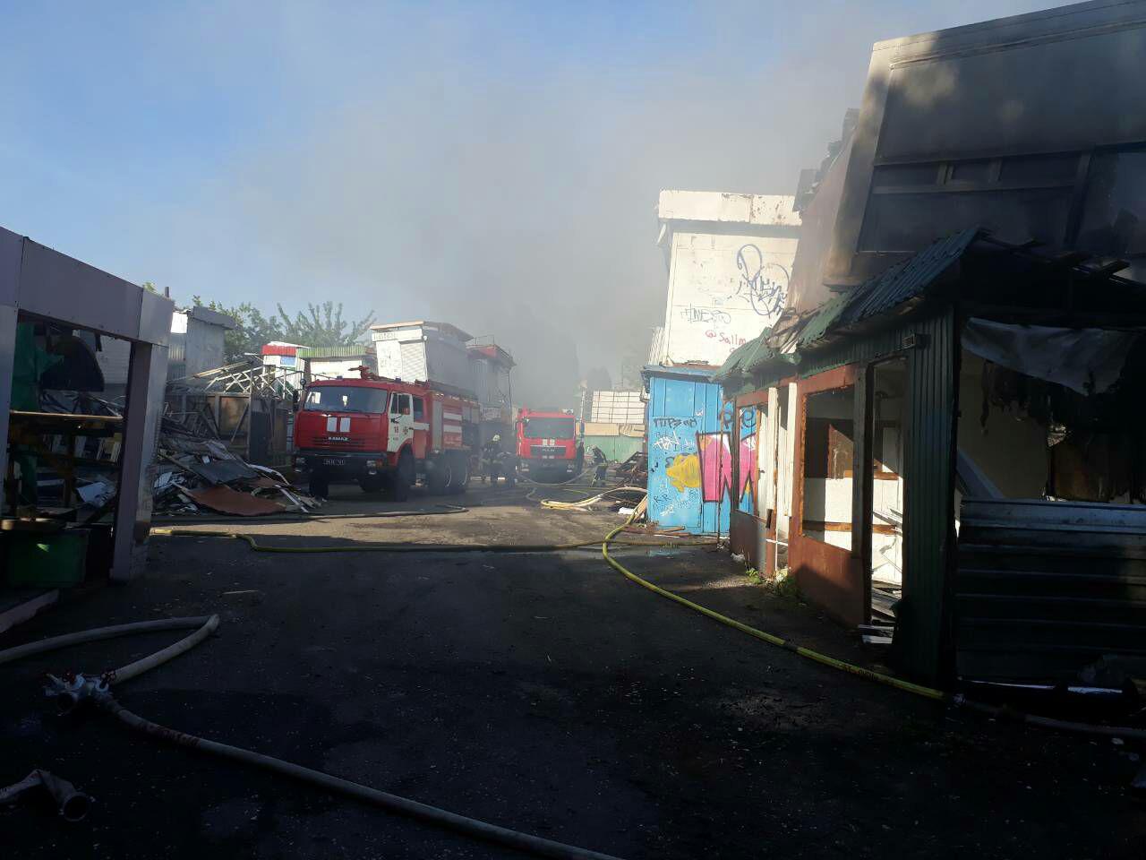 В Киеве сгорело несколько киосков