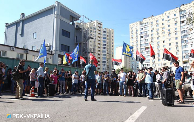 В Киеве представители правых организаций пикетируют патрульную полицию