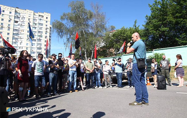 В Киеве представители правых организаций пикетируют патрульную полицию