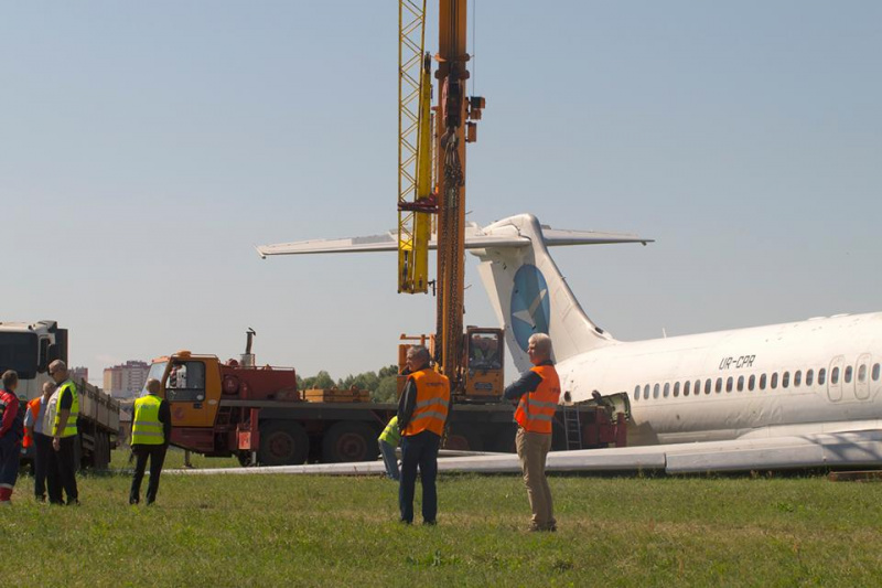 Самолет авиакомпании Bravo, который выкатился за взлетную полосу, утилизируют