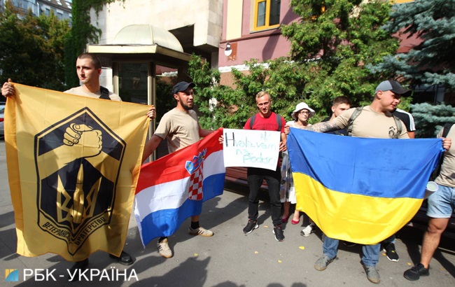 Под посольством Хорватии в Киеве прошла акция поддержки хорватских футболистов
