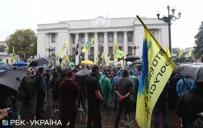 Центр Киева перекрыли владельцы авто с иностранной регистрацией