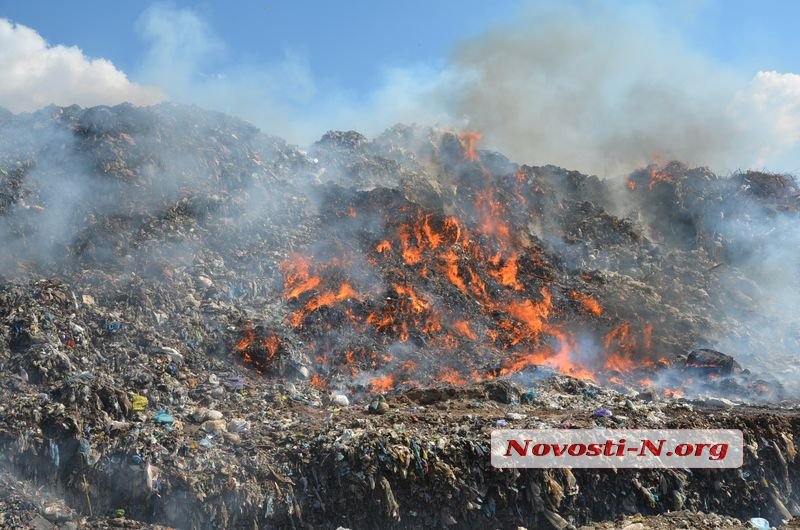 В Николаеве горит главная городская свалка