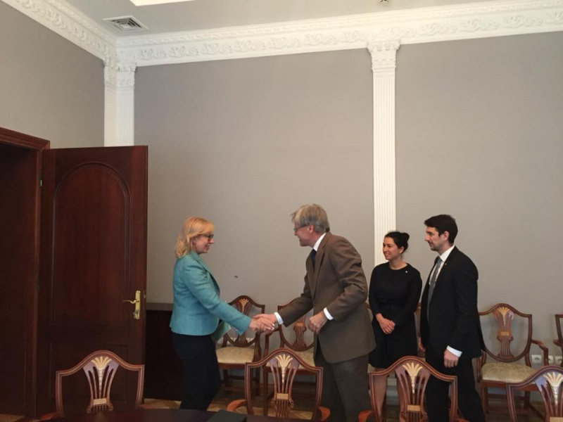 Денисова упрекает Красный крест в равнодушии к украинским политзаключенным