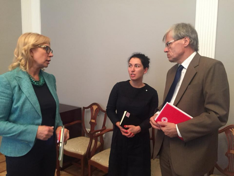 Денисова упрекает Красный крест в равнодушии к украинским политзаключенным