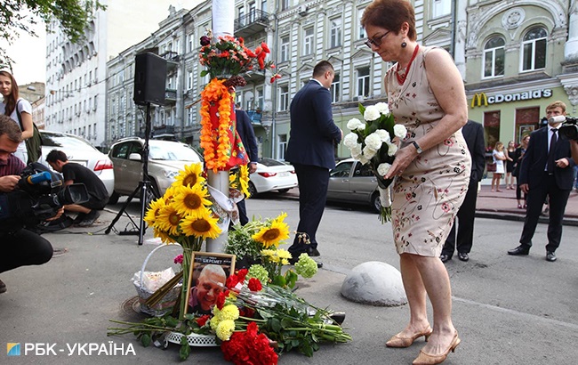 В центре Киева проходит акция памяти Павла Шеремета