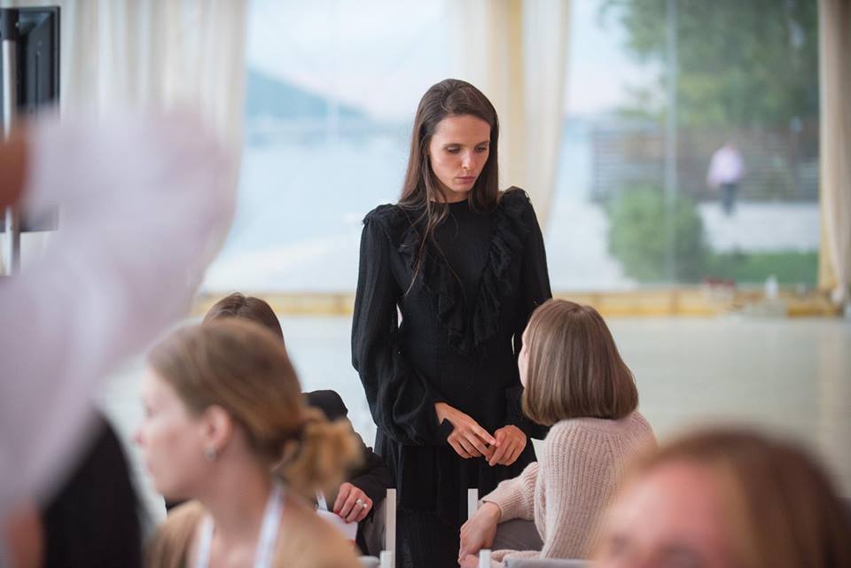 Осознанная мода: как масс-маркет вредит экологии и почему стоит отказаться от "одноразовых" вещей