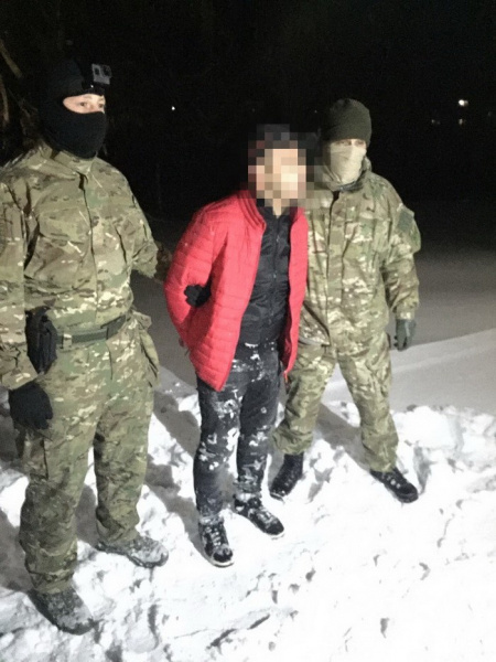 В Ровно СБУ пресекла контрабанду препарата для нарколаборатории