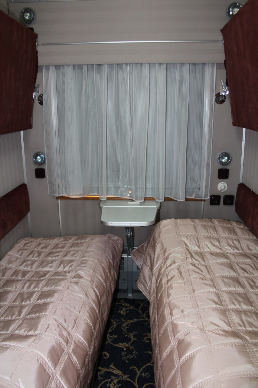 Кухня, спальня и душ: фото самых роскошных вагонов Укрзализныци