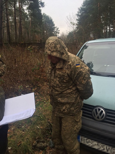 СБУ задержала военнослужащих при попытке продажи боеприпасов