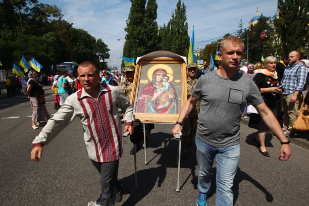 В Киеве проходит Крестный ход в поддержку единой церкви