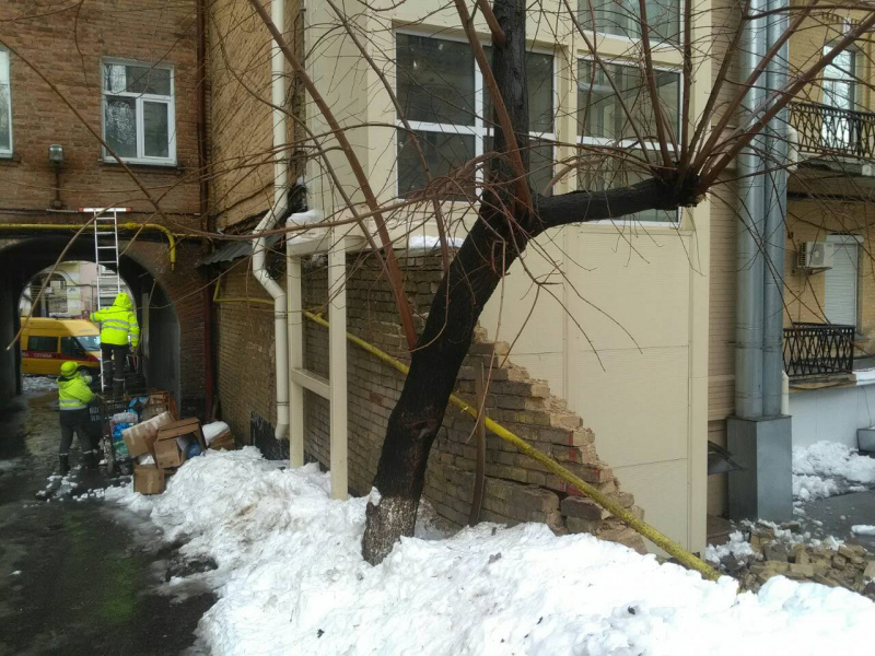 Через обвал цегляної стіни в Києві без газу залишилось 4 житлові будинки