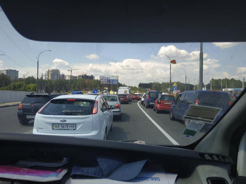 В Ирпене обманутые инвесторы перекрыли въезд в город