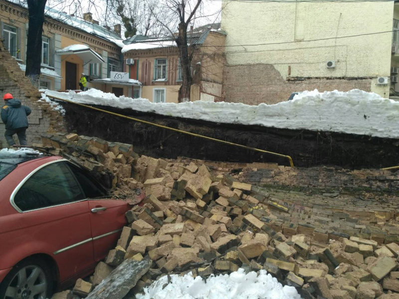 Из-за обвала кирпичной стены в Киеве без газа остались 4 жилых дома