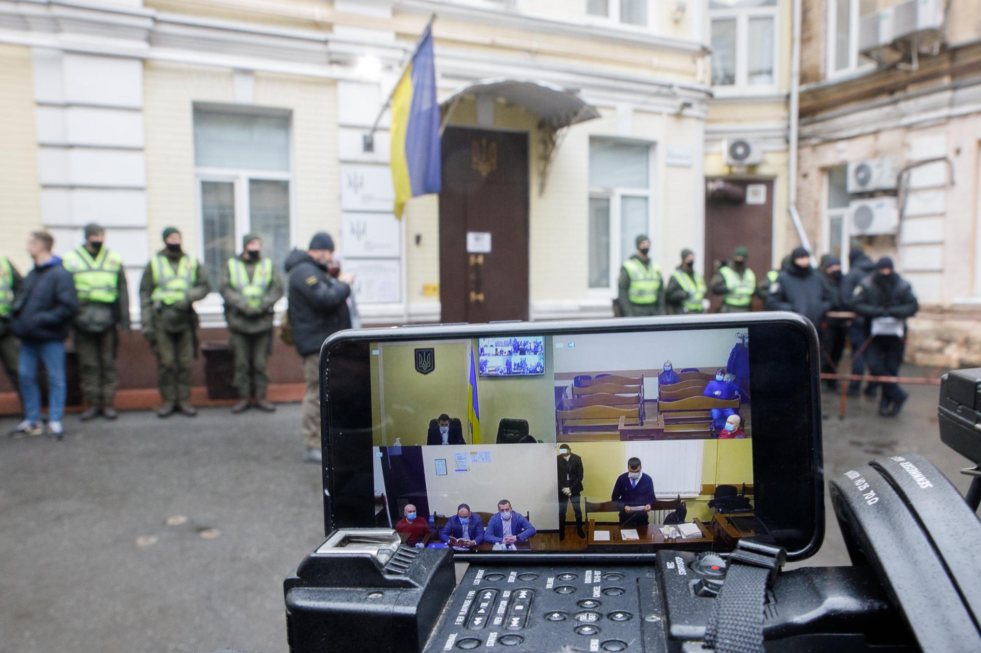 Правосудие в сети. Как и зачем команда Зеленского создает "суд в смартфоне"