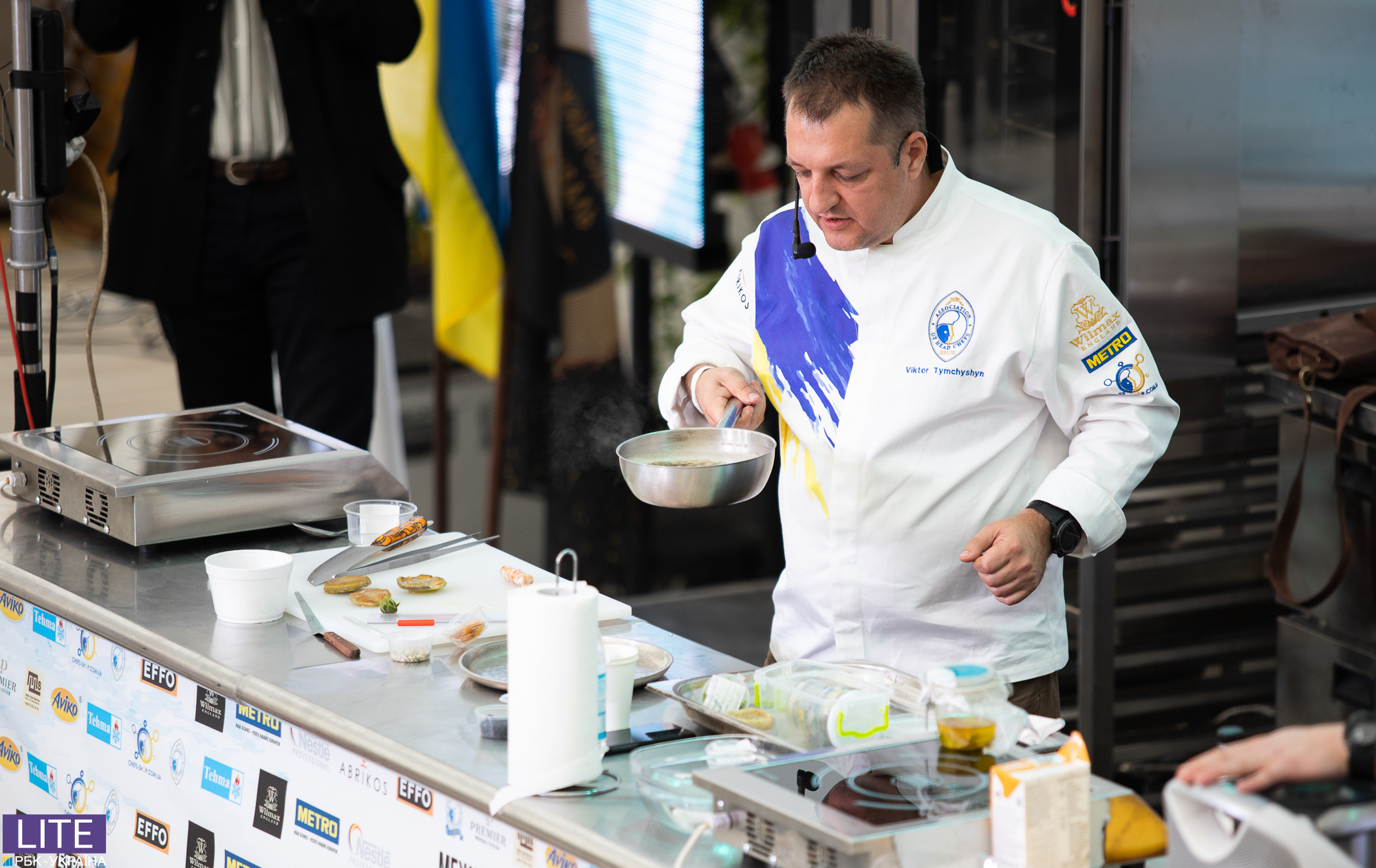 Карпаччо из подсолнуха и десерт из семечек: известный шеф-повар показал разнообразие украинской кухни