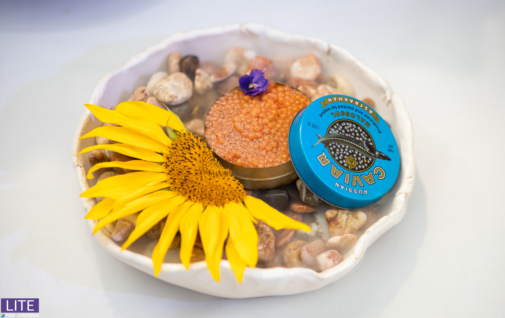 Карпаччо из подсолнуха и десерт из семечек: известный шеф-повар показал разнообразие украинской кухни