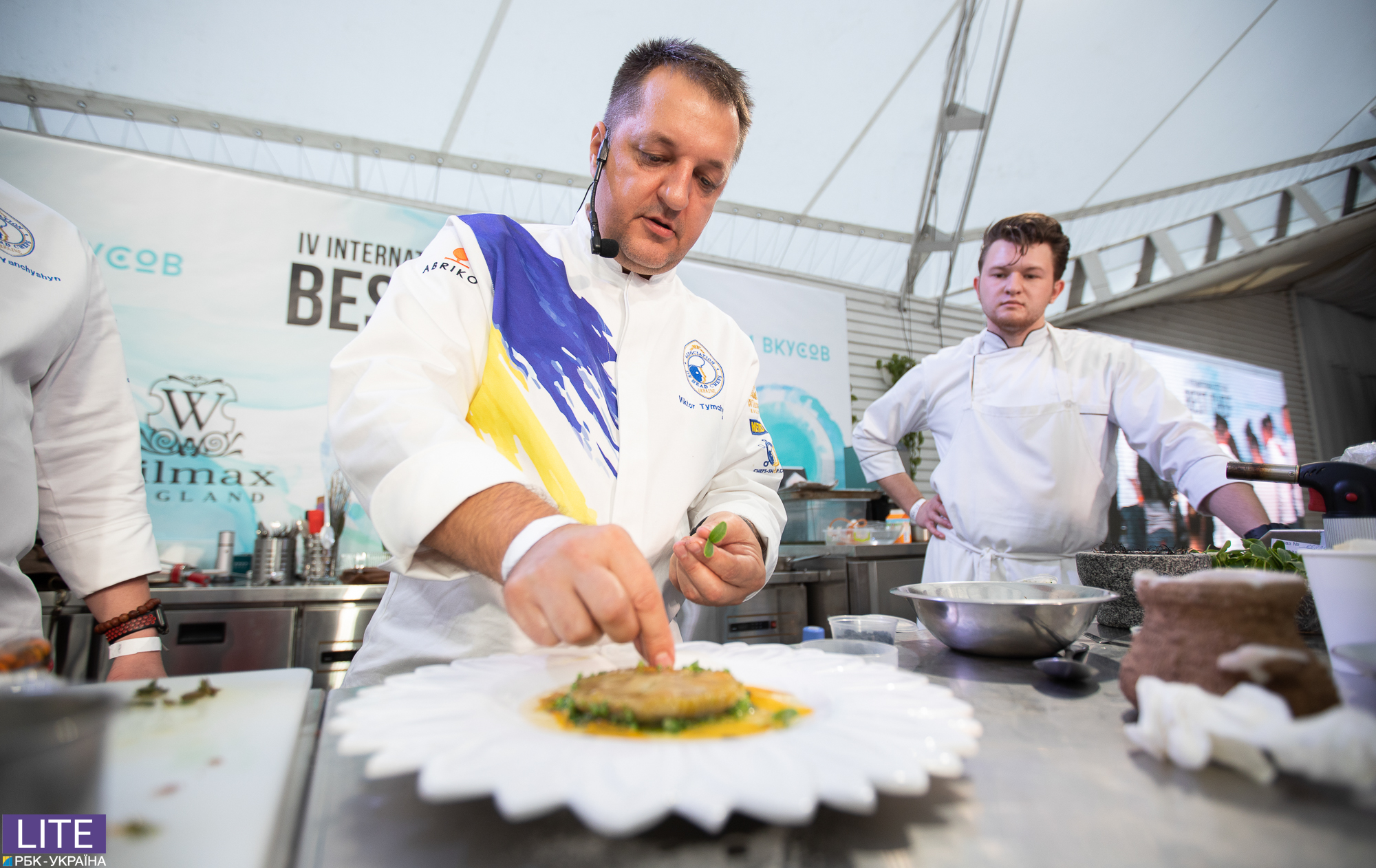 Карпаччо из подсолнуха и десерт из семечек: известный шеф-повар показал разнообразие украинской кухни