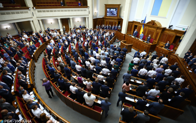 Конституционный переполох: как Рада под присмотром Зеленского меняла Основной закон
