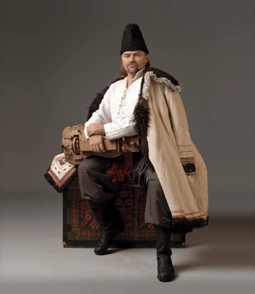 Вышитая традиция: известные украинцы оделись в вышиванки (фото, видео)