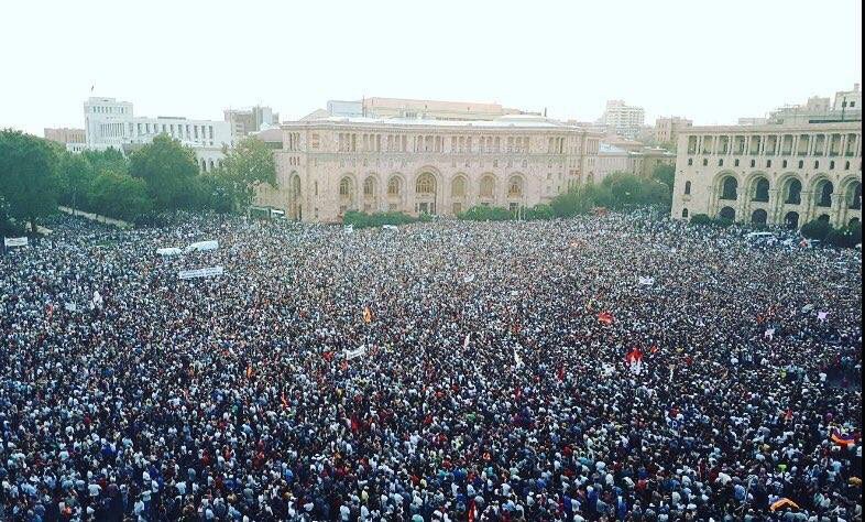 В Ереване десятки тысяч людей вышли на митинг по случаю 100 дней правительства Пашиняна