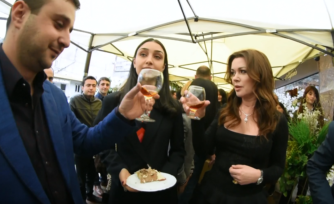 Шрам на шее Заворотнюк: появились странные фото