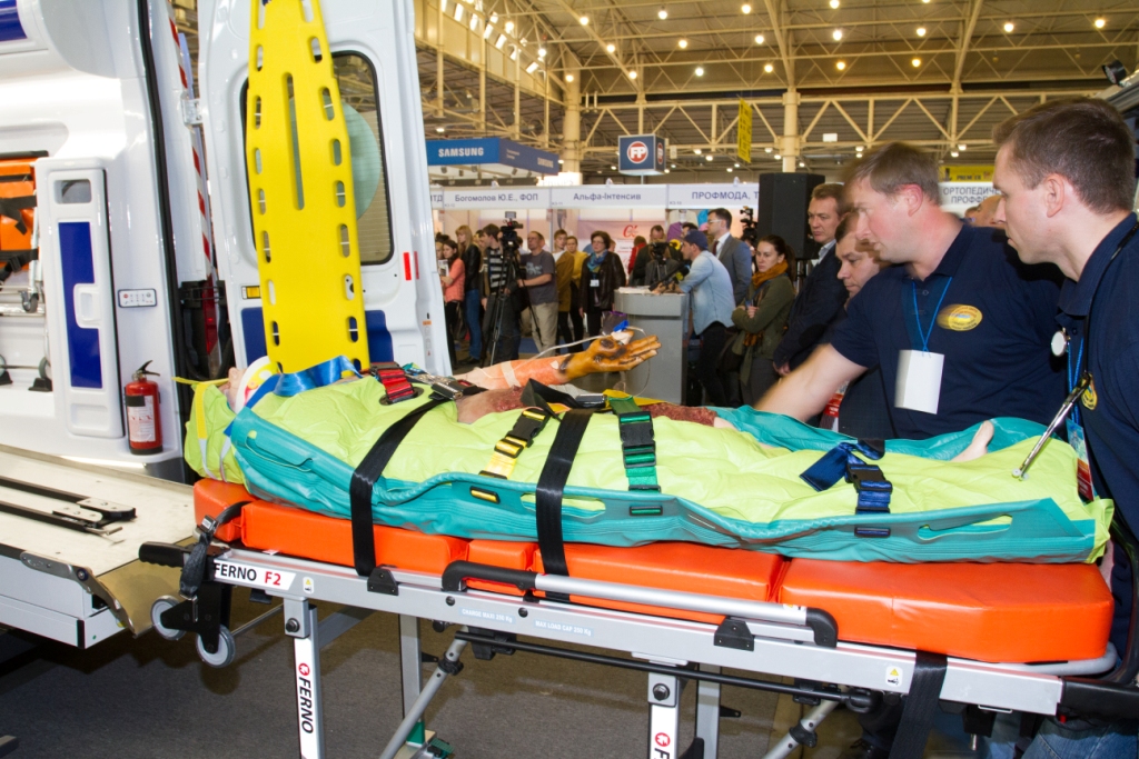 У Києві презентували сучасний український реанімобіль