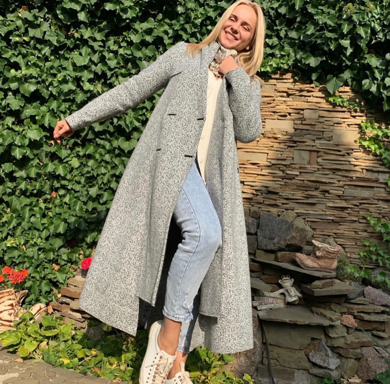 Стилист рассказала, как и с чем носить длинное пальто — must have сезона