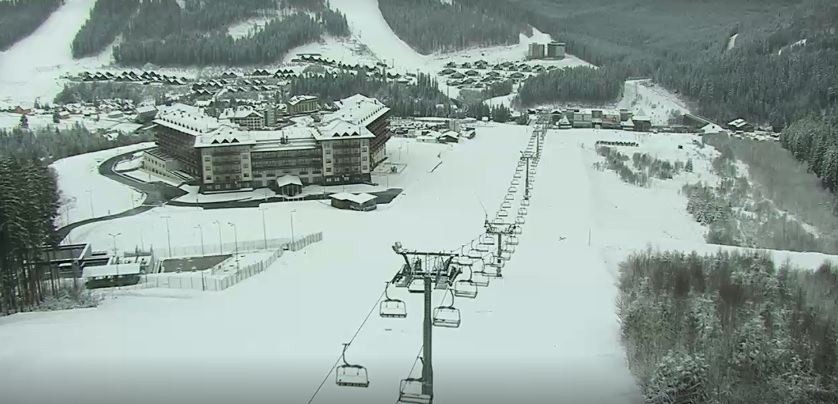 Карпати засипало снігом: вражаючі фото