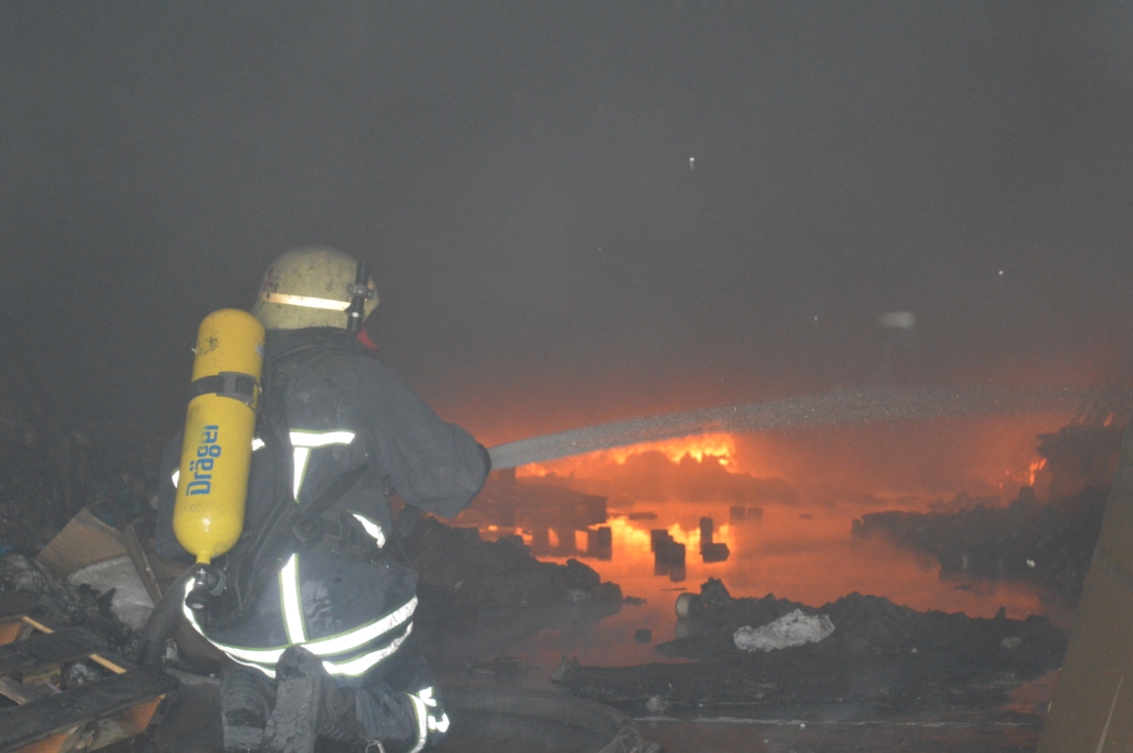 В Чернигове мощный взрыв сравнял с землей трехэтажный дом: видео с моментом ЧП
