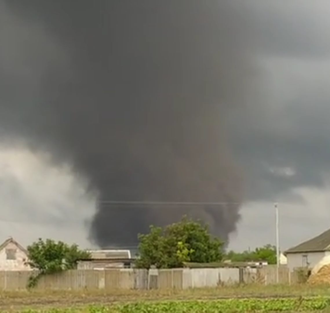 Під Херсоном пронісся потужний торнадо: фото і відео руйнівної стихії