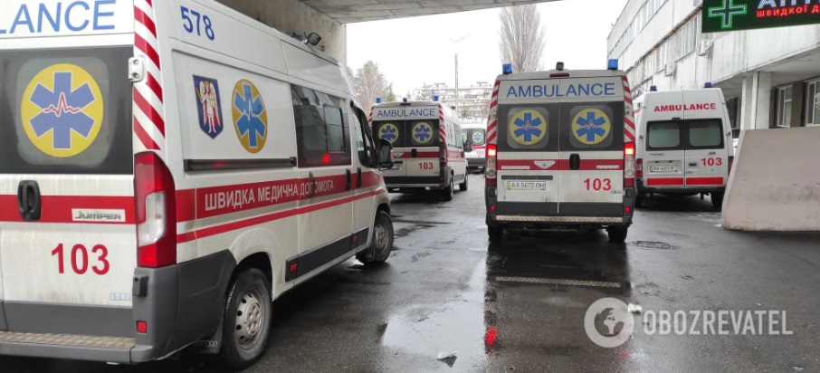 В БСП Киева коллапс из-за гололеда: "скорые" стоят в очереди