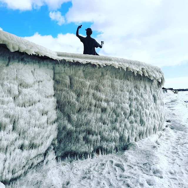 Азовское море сковали плотные льды: завораживающие фото