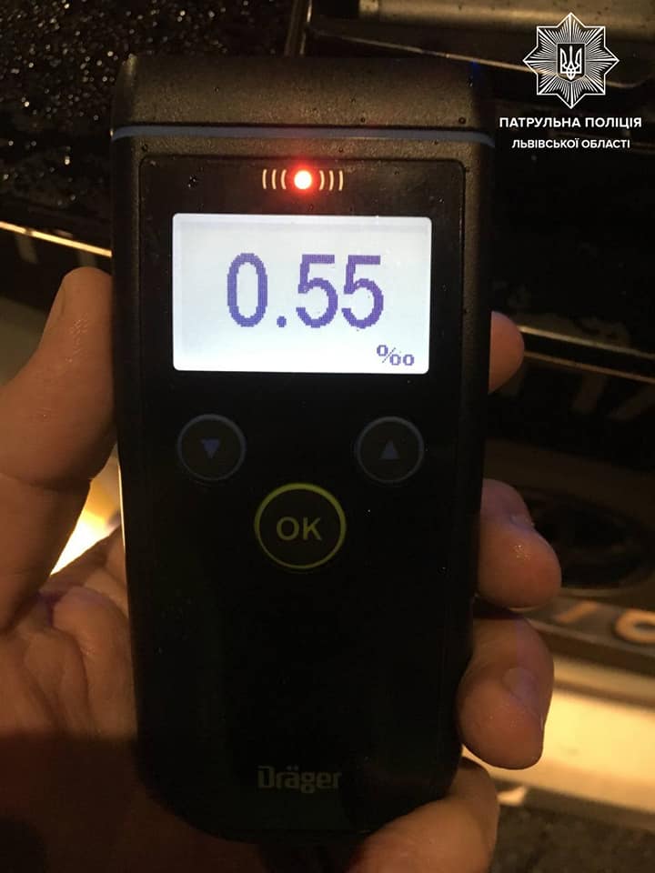 Во Львове задержали пьяного таксиста: ездил с правами умершего отца