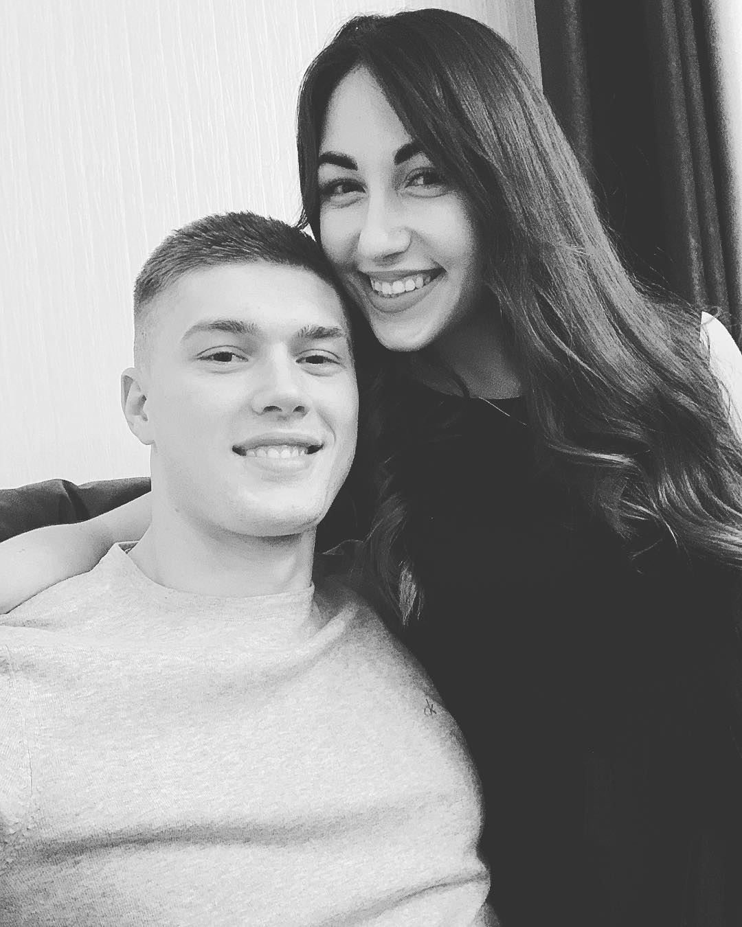 Готовятся к годовщине: что известно о возлюбленной Артема Довбика - героя матча со Швецией