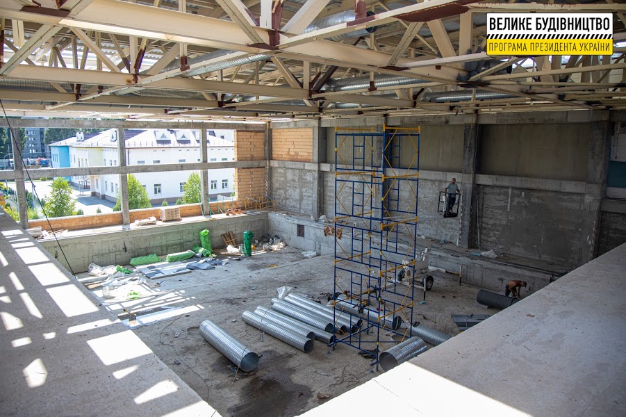 В Днепропетровской области "с нуля" строят два современных бассейна