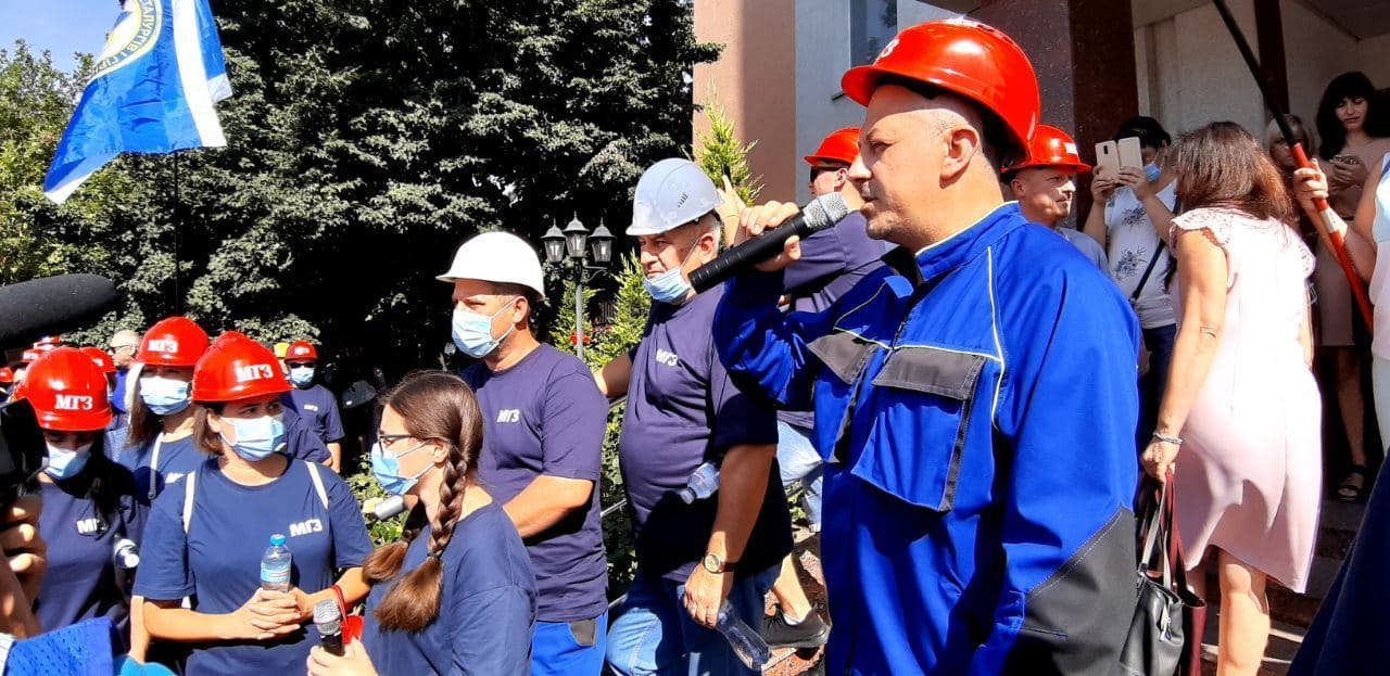 Тисяча робітників МГЗ протестує під судом проти зупинки заводу