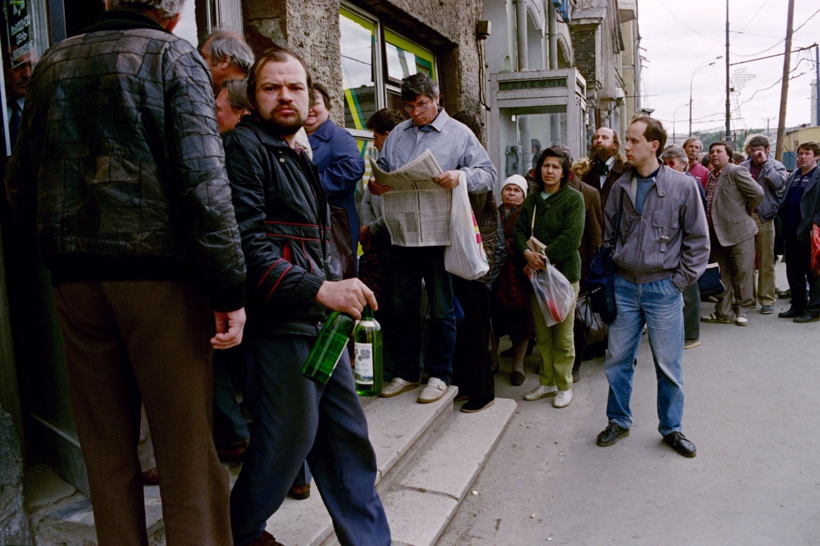 Всплыли запрещенные фото последних дней СССР. Возвращаться в этот ужас точно не захочется