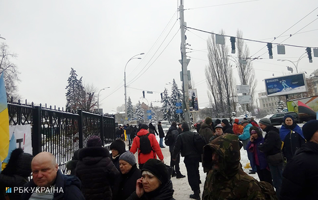 Суд над Саакашвили: под зданием около 50 сторонников политика