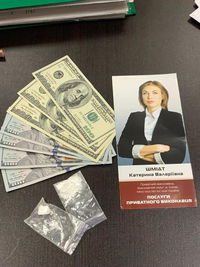 В Киеве на взятке поймали частного исполнителя Екатерину Шмидт