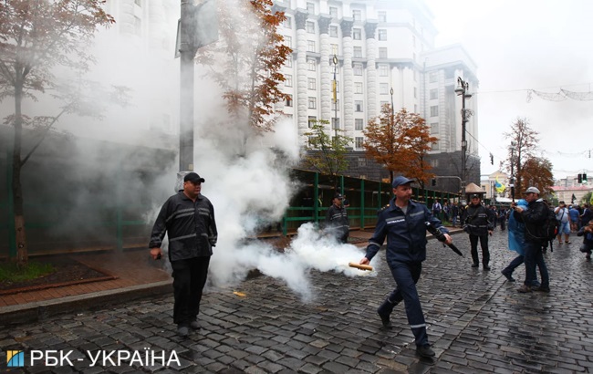 Под Радой продолжается митинг владельцев автомобилей на еврономерах (трансляция)