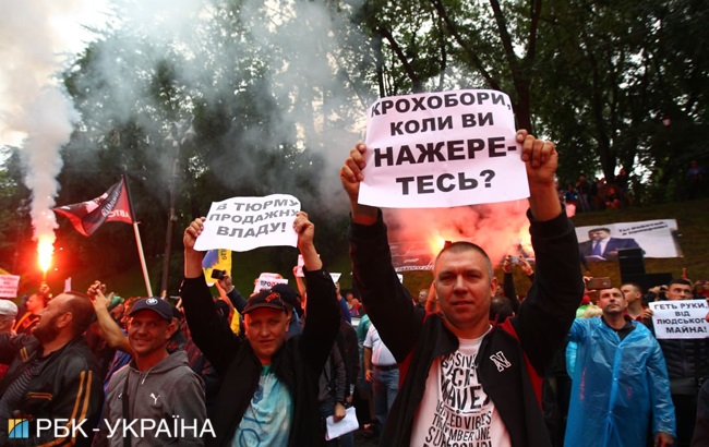 Под Радой продолжается митинг владельцев автомобилей на еврономерах (трансляция)