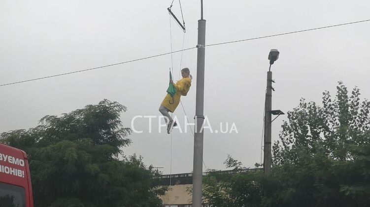 Верещук второй день "летает" над Киевом и теперь провоцирует пробки (фото)