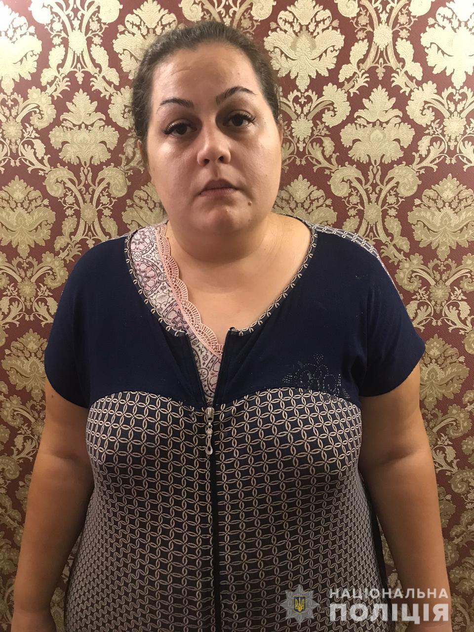 Аферистки "сняли порчу" с украинки почти за миллион: полиция просит о помощи