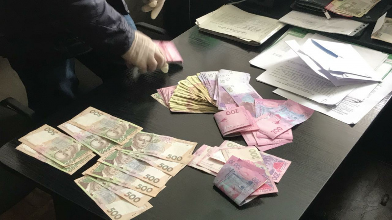 Правоохоронці викрили на хабарі голову медичного закладу МВС