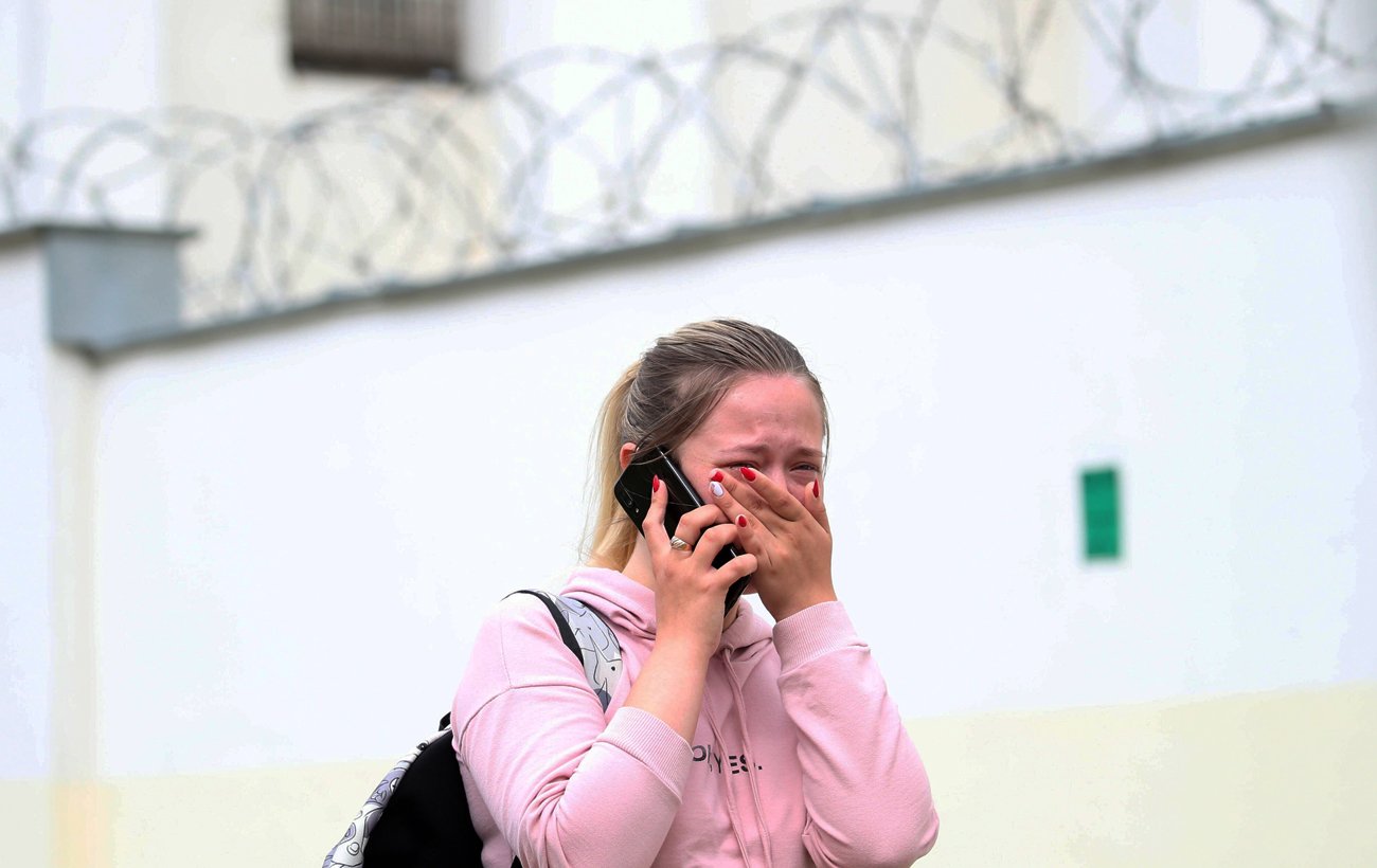 Ланцюг солідарності в Білорусі: силовики почали переходити на бік демонстрантів (фото і відео)