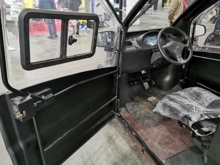 У Києві показали електромобілі українського виробництва (фото)